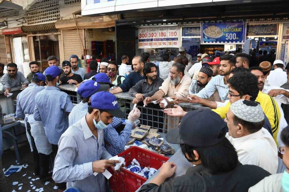 Pakistan’da ilk iftar yapıldı