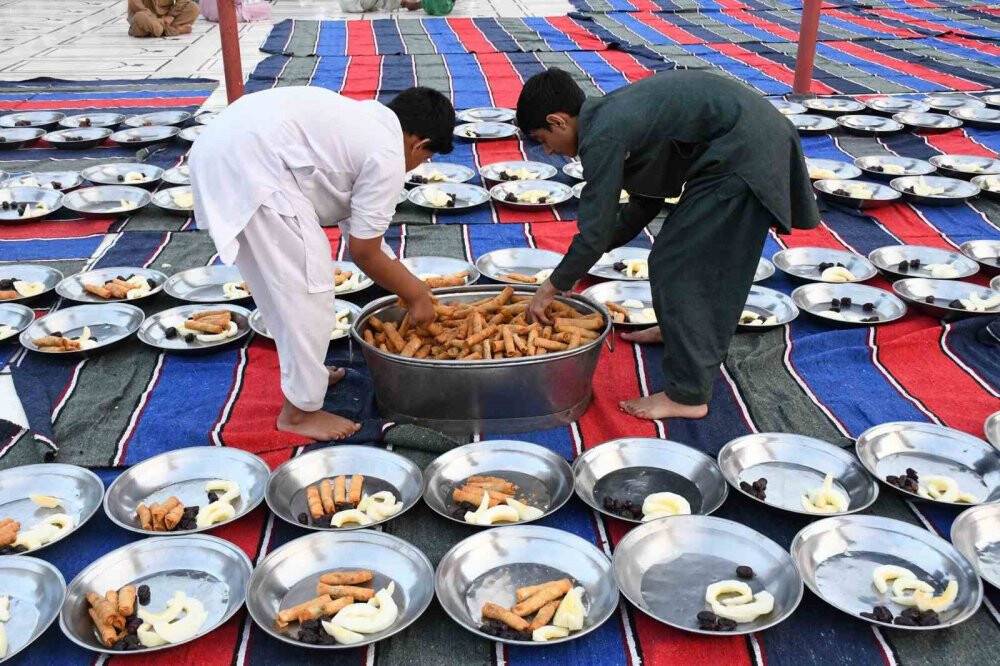 Pakistan’da ilk iftar yapıldı