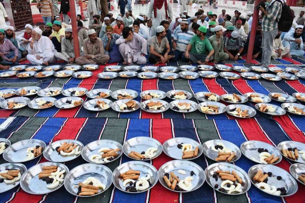 Pakistan’da ilk iftar yapıldı