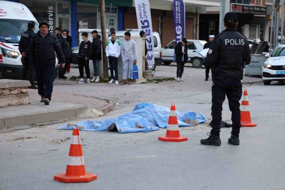 Çöp kamyonunun çarptığı kadın hayatını kaybetti