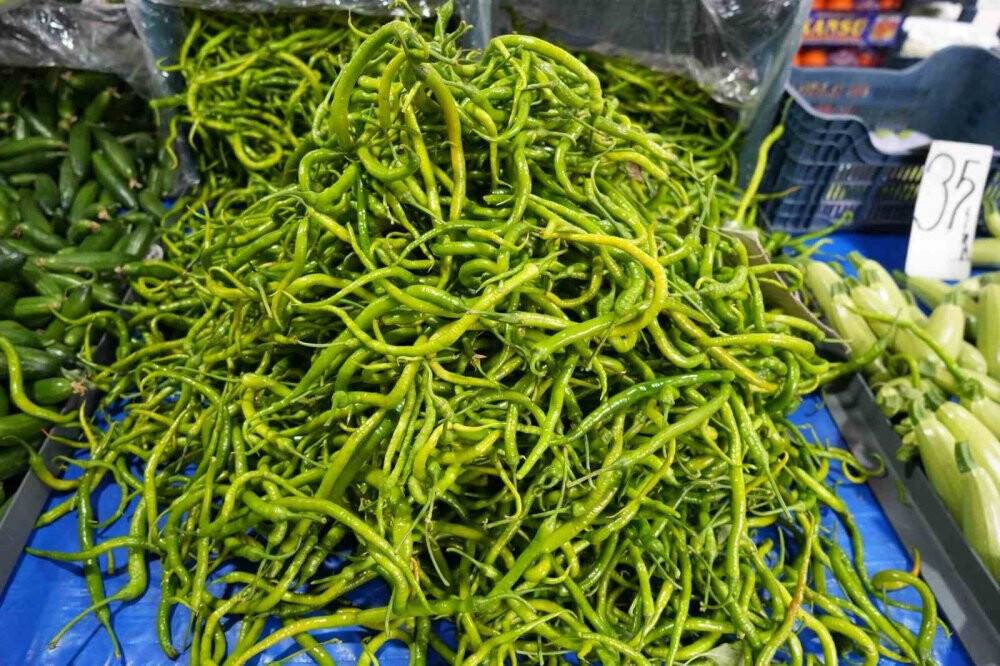 Pazarın en pahalısı kıl biber, en ucuzu pırasa