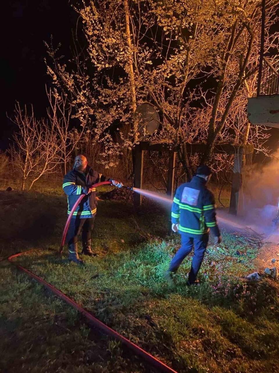Evinde yangın çıkan şehit annesi yaralandı