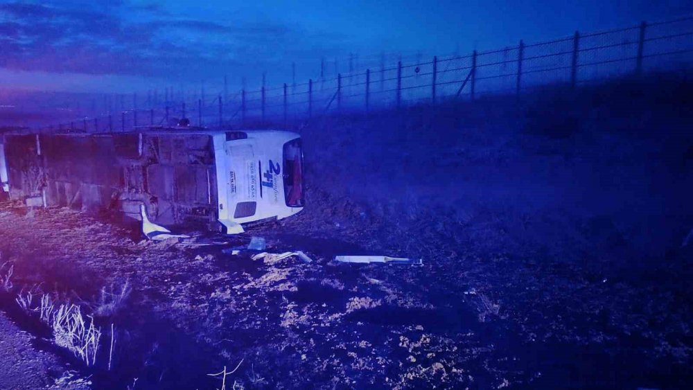 Kırşehir’de yolcu otobüsü yan yattı: 15 yaralı
