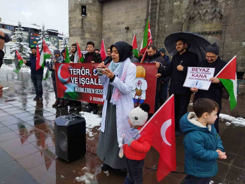 Sağlıkçılar Gazze için sessiz yürüyüşlerini sürdürüyor