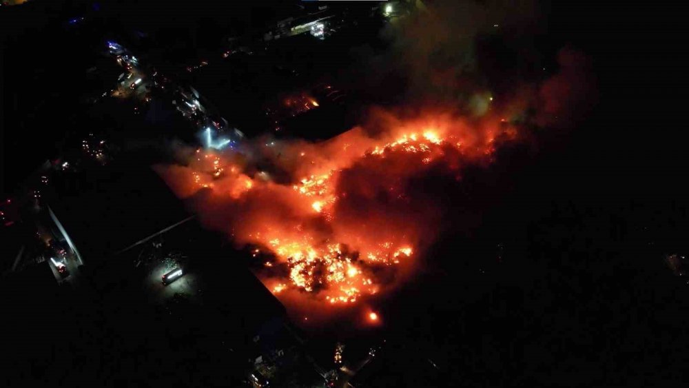 Başkentte Hurdacılar Sitesi’nde çıkan yangın havadan görüntülendi