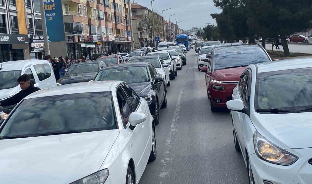 Konya-Ankara yolunun geçiş noktası Kulu’da tatil dönüşü yoğunluğu