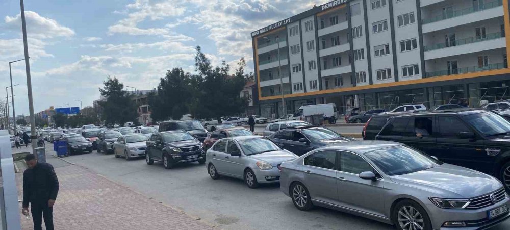 Konya-Ankara yolunun geçiş noktası Kulu’da tatil dönüşü yoğunluğu