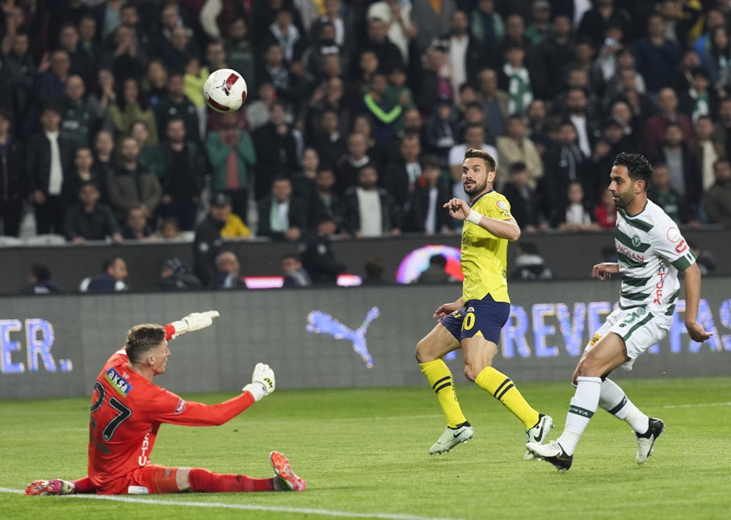 aa-20240506-34481863-34481855-tumosan-konyaspor-fenerbahce.jpg