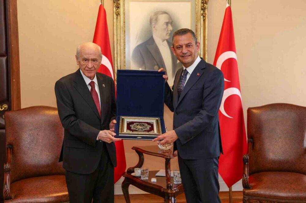 MHP lideri Bahçeli ile CHP lideri Özel TBMM’de bir araya geldi