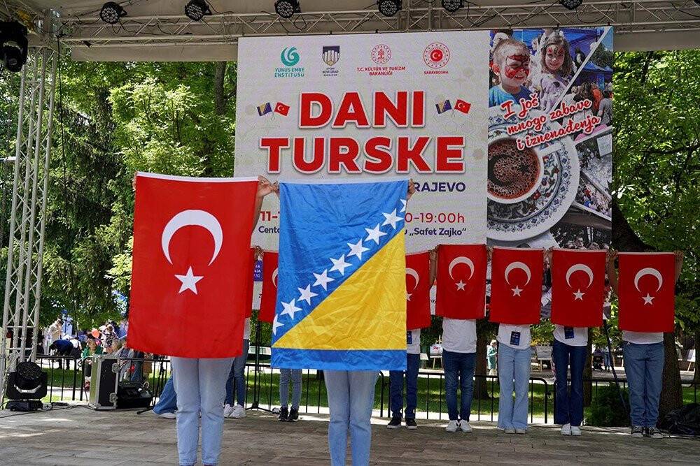 Selçuklu Belediyesi, Saraybosna ve Zenica’da çocukların yüzünü güldürdü