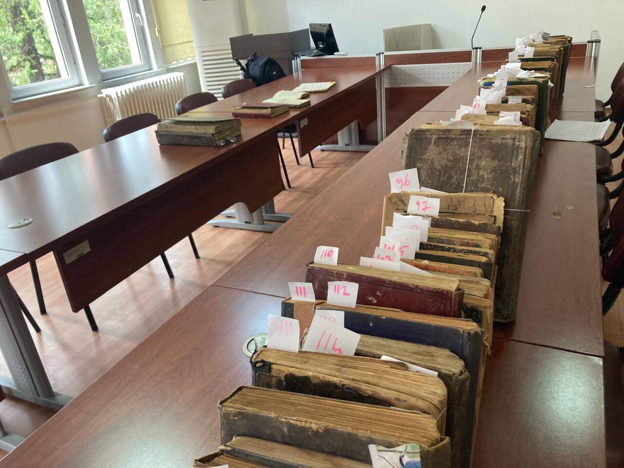 aa-20240513-34549291-34549286-konya-bolge-yazma-eserler-kutuphanesine-169-tarihi-matbu-kitap-bagislandi.jpg
