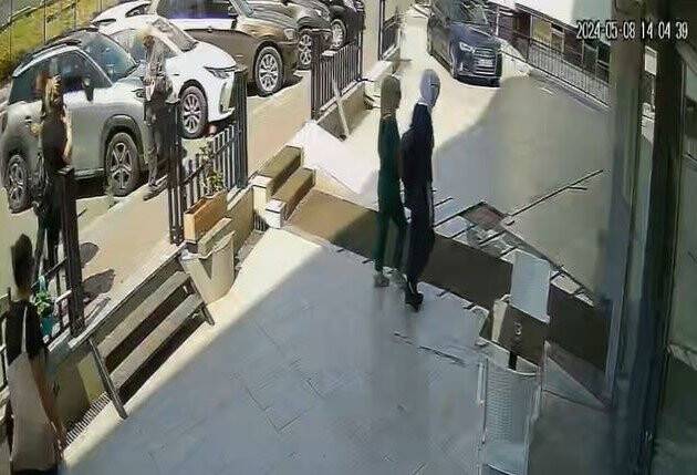 2 kadın hırsız altın dolu kasayı alıp götürdü