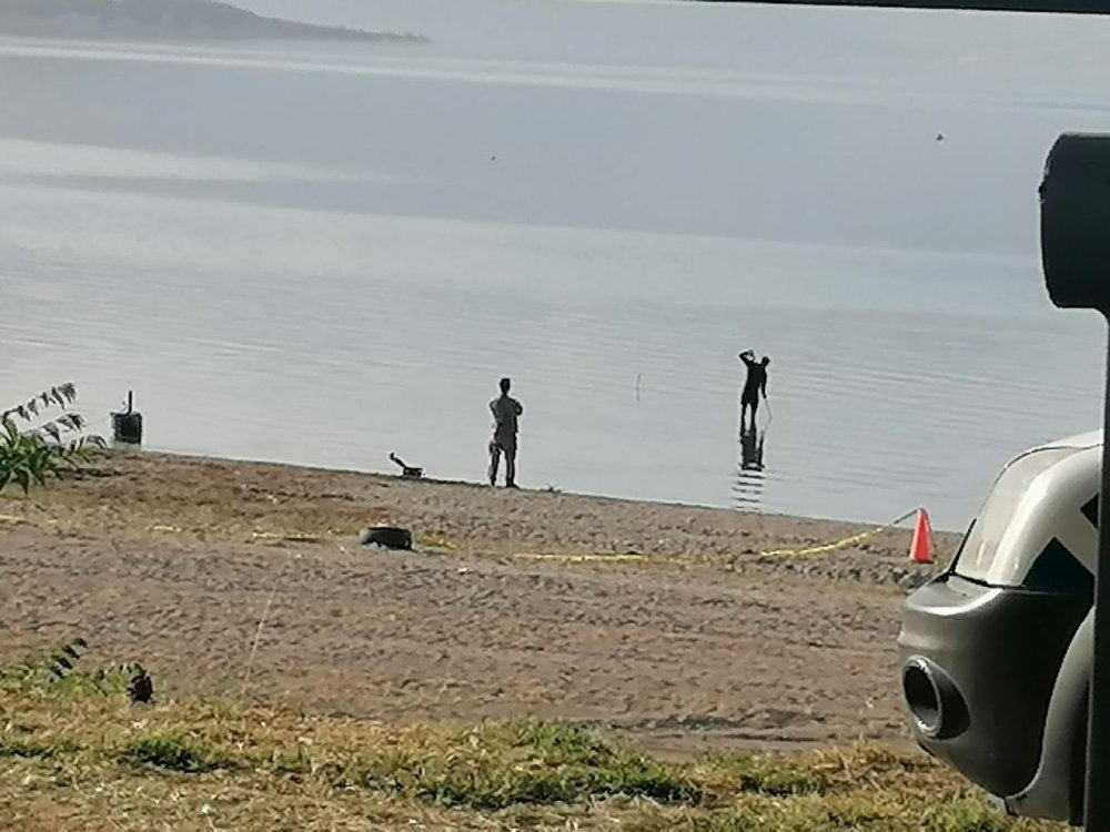 Eğirdir Gölü’nde bulunan el bombaları imha edilmek üzere gölden çıkarıldı