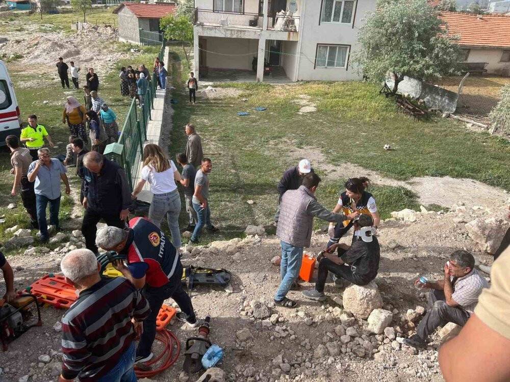 Kütahya’da yolcu minibüsü devrildi: 13 kişi yaralandı