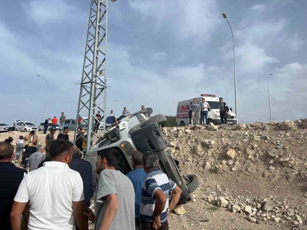 Kütahya’da yolcu minibüsü devrildi: 13 kişi yaralandı