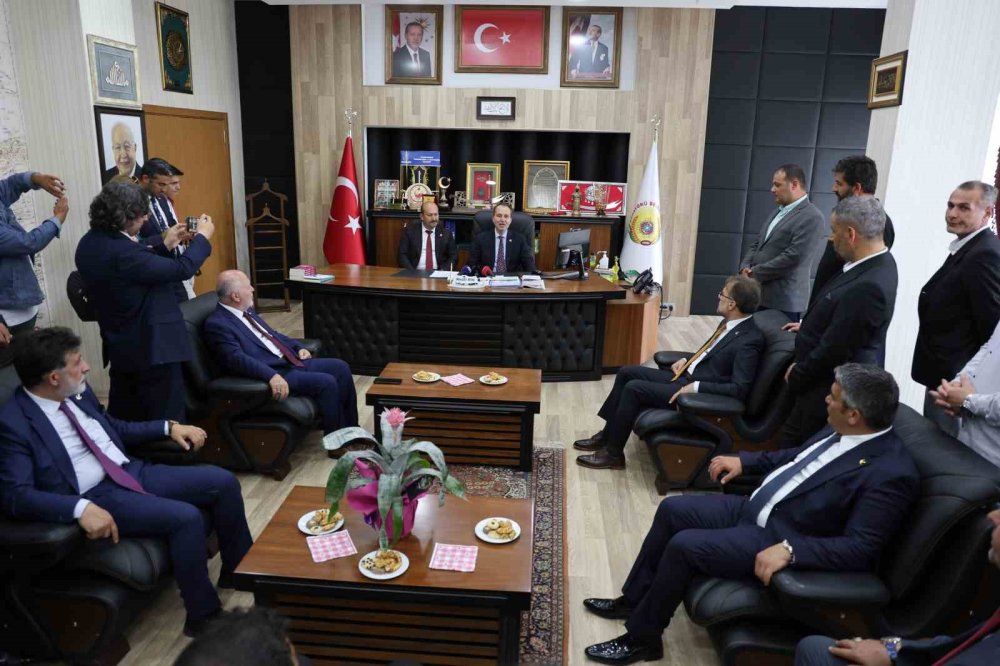 Fatih Erbakan’dan Konya’da belediye ve parti teşkilatlarına ziyaret