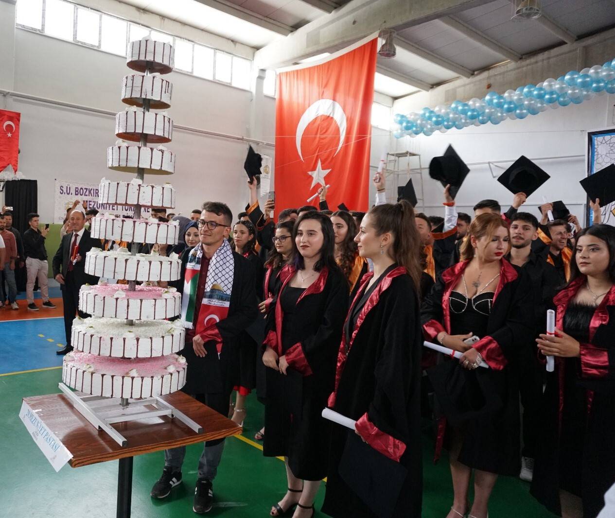aa-20240530-34732015-34732011-bozkirdaki-mezuniyet-toreninde-ogrenciler-israil-katlimina-tepki-gosterdi.jpg