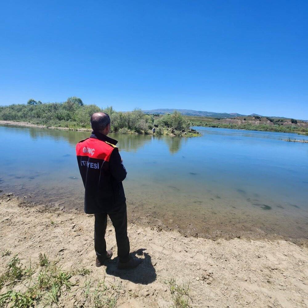 Bingöl’de suların yükselmesiyle mahsur kalan vatandaş kurtarıldı