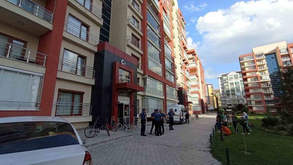 Konya'da 16 yaşındaki çocuk evdeki silahla oynarken kendini vurdu