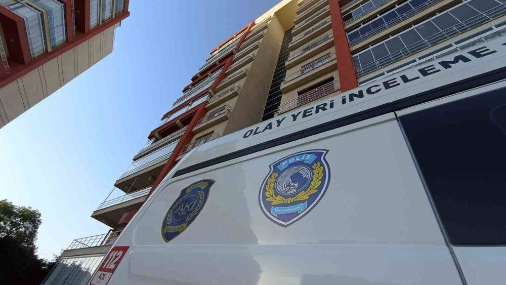 Konya'da 16 yaşındaki çocuk evdeki silahla oynarken kendini vurdu