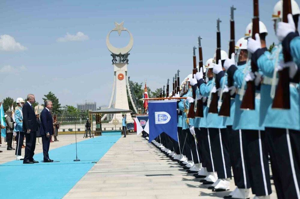 Cumhurbaşkanı Erdoğan, Özbekistan Cumhurbaşkanı Mirziyoyev’i resmi törenle karşıladı