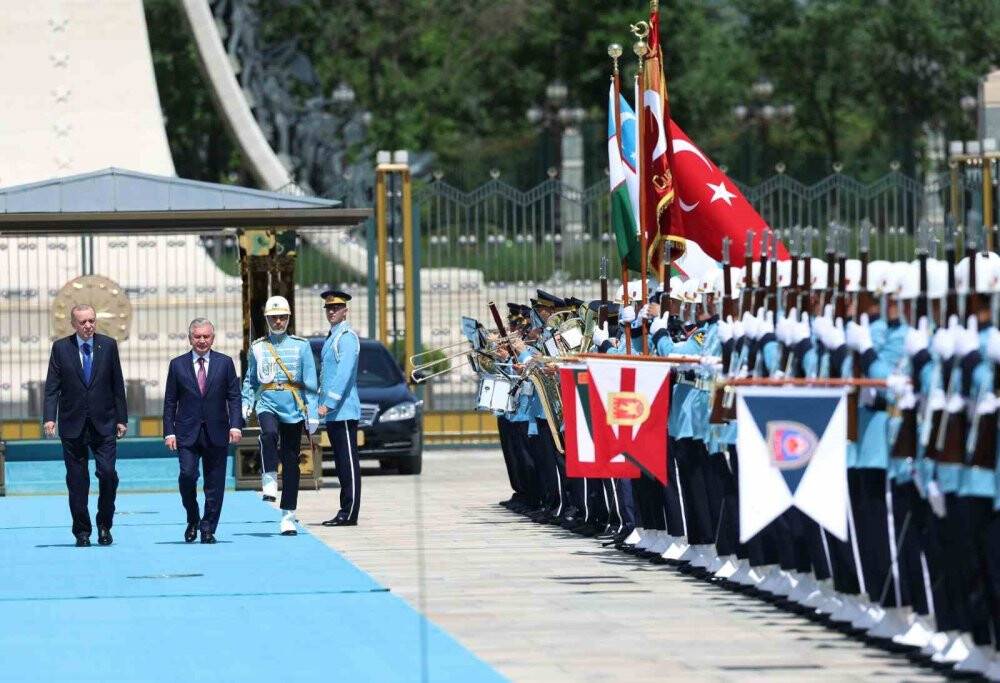 Cumhurbaşkanı Erdoğan, Özbekistan Cumhurbaşkanı Mirziyoyev’i resmi törenle karşıladı