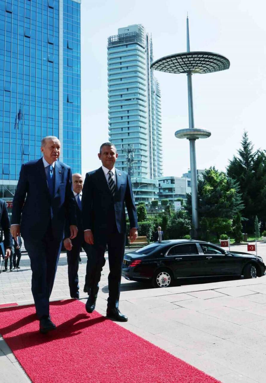 Cumhurbaşkanı Erdoğan 18 yıl sonra CHP’de