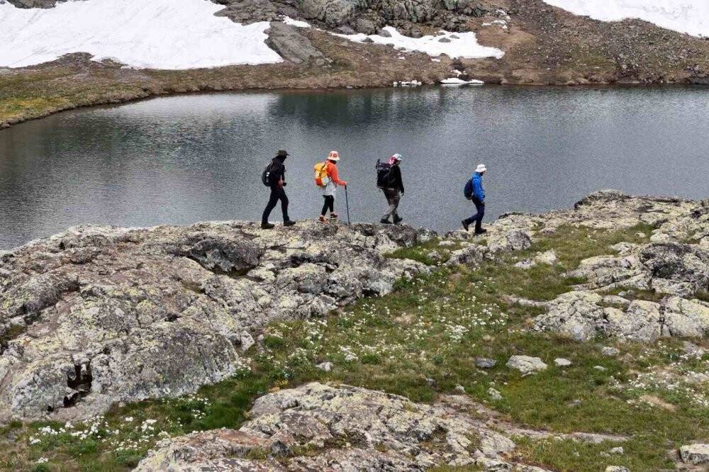 Artabel Gölleri’nde baharın renk cümbüşü başladı
