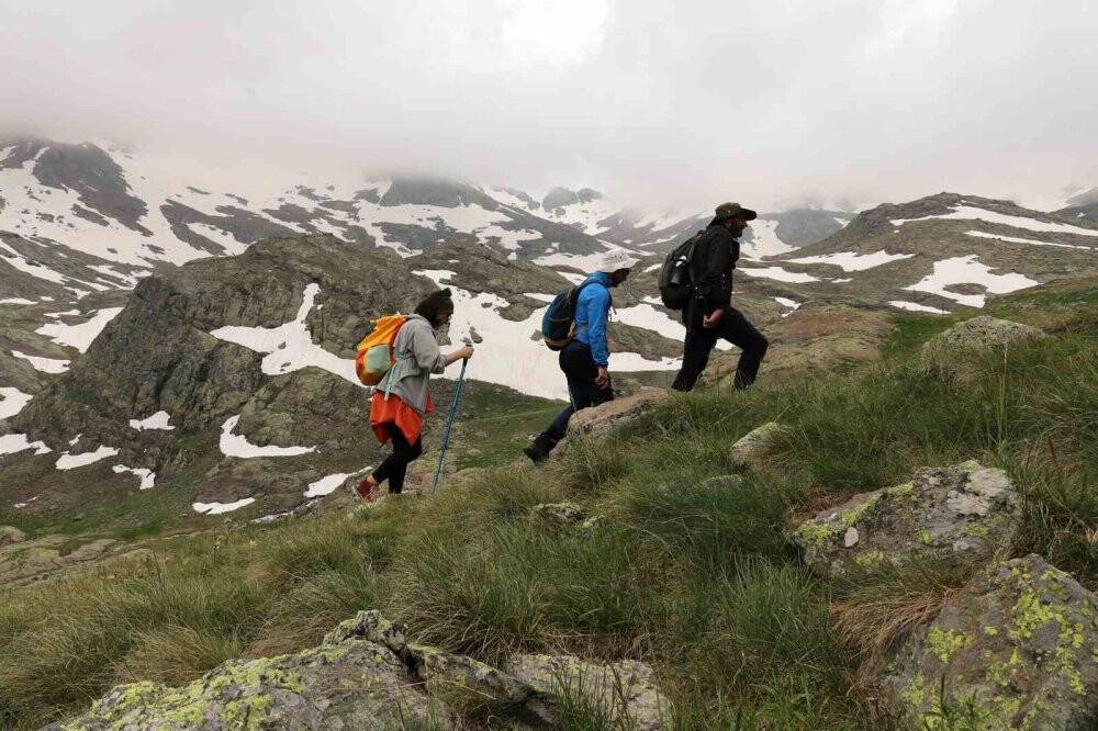 Artabel Gölleri’nde baharın renk cümbüşü başladı