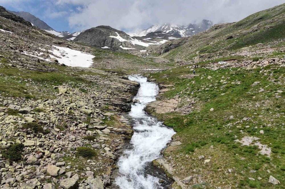 Artabel Gölleri’nde baharın renk cümbüşü başladı