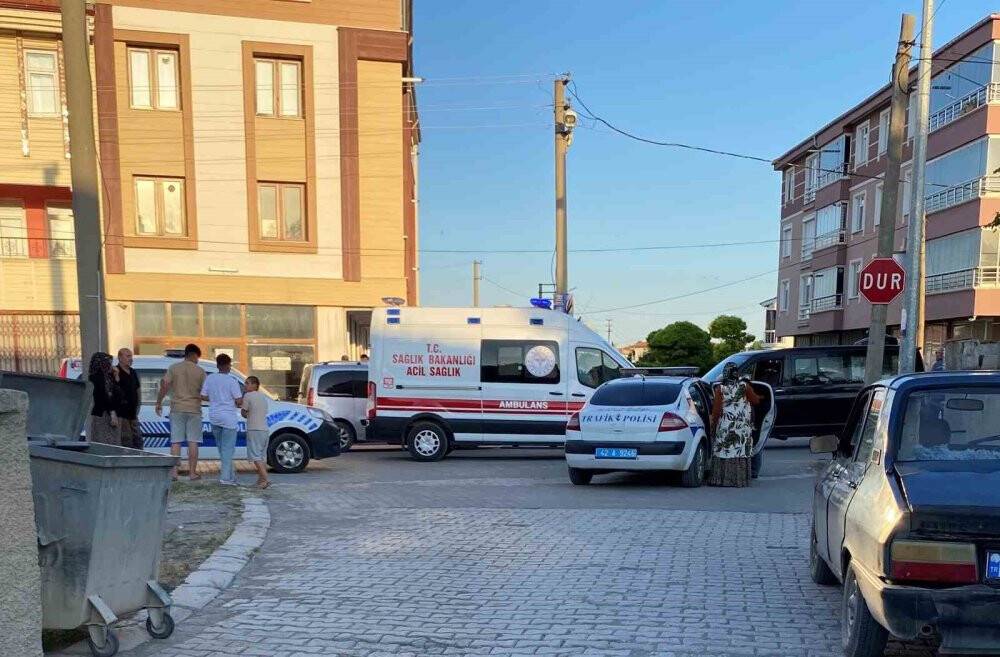 Otomobille çarpışan motosikletten atlayarak yara almadan kurtuldu ( TIKLA&İZLE)