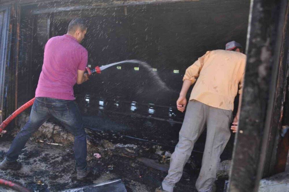 Kümes alev alev yandı: 20 bin adet canlı civciv telef oldu