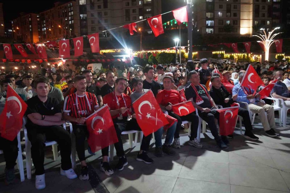 Şırnak, A Milli Futbol Takımı ile tek yürek oldu