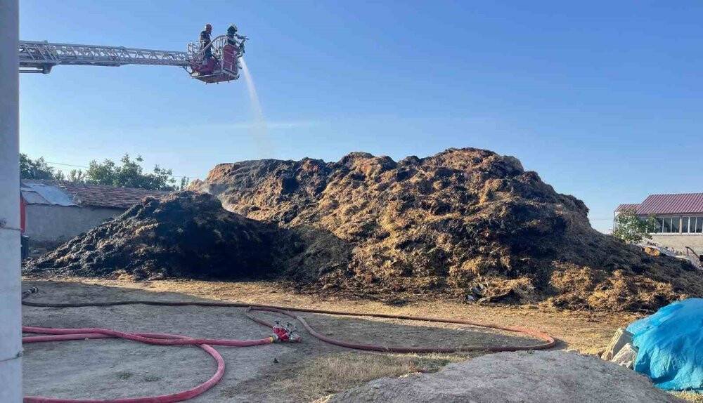 Konya’da saman balyaları yandı, tavuklar telef oldu