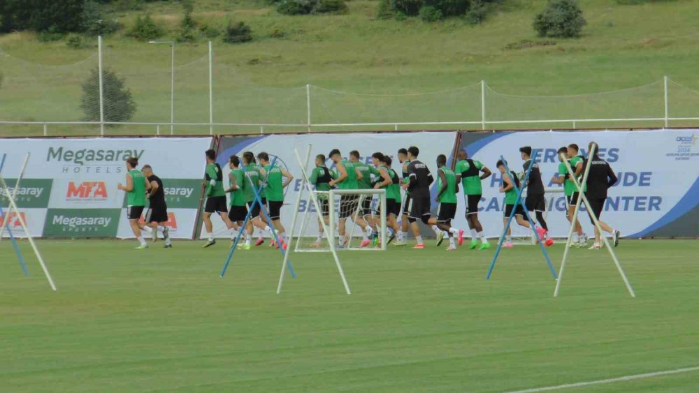 Konyaspor, Yüksek İrtifa Kamp Merkezi’nde çalışmalara başladı