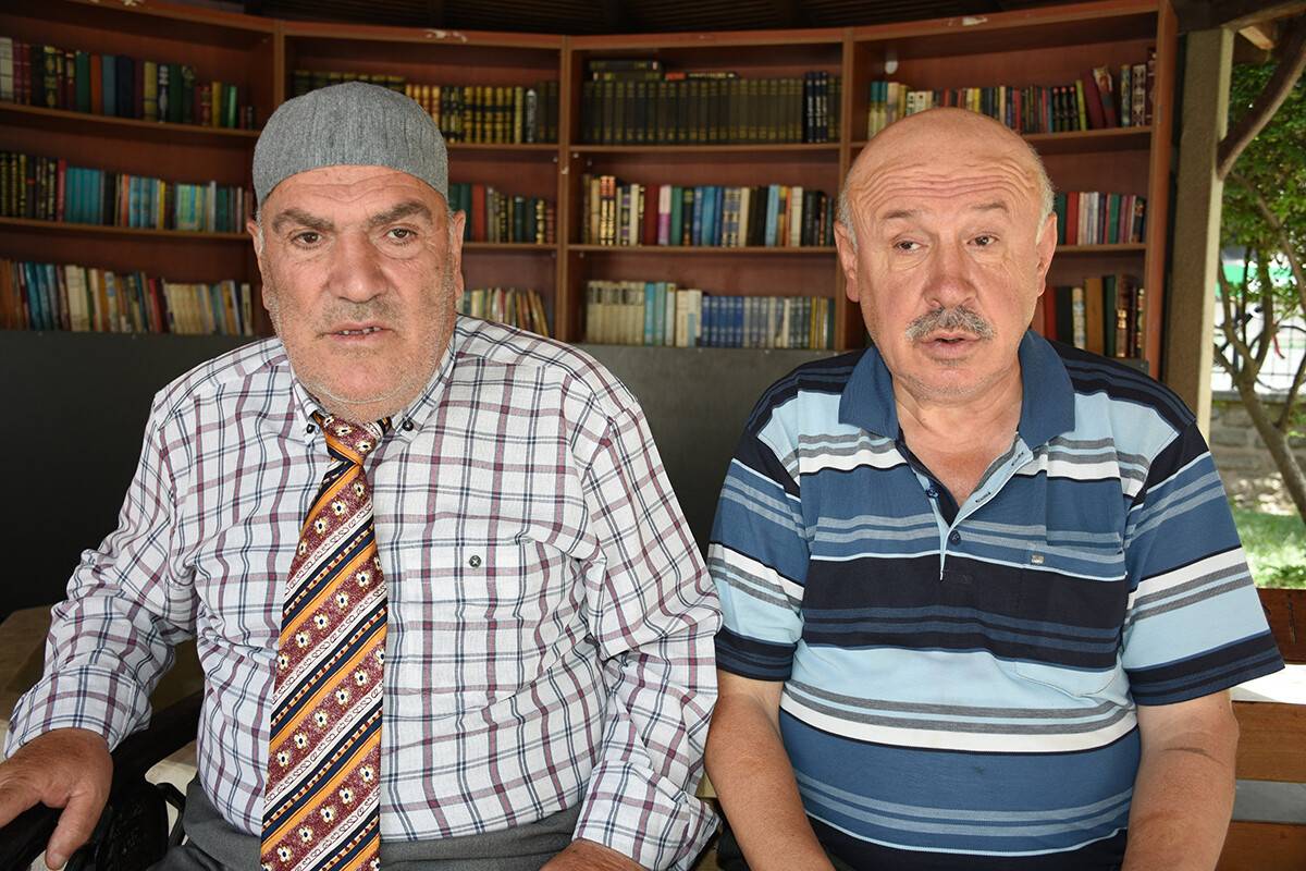 aa-20240709-35095337-35095333-gorme-engelli-iki-hafiz-kasetten-dinleyerek-ezberledikleri-kurani-dillerinden-dusurmuyor.jpg