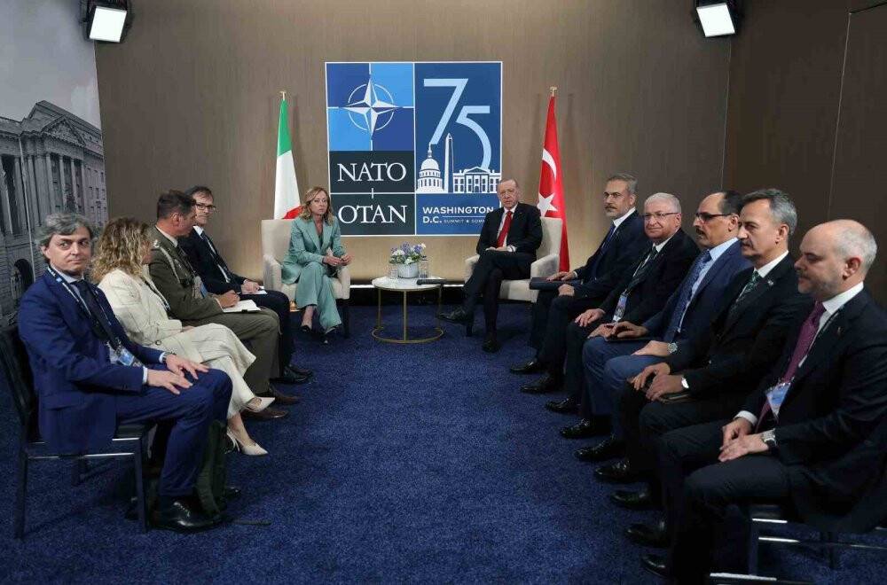 İtalya Başbakanı Meloni'nin Cumhurbaşkanı Erdoğan'a bakışları sosyal medyada gündem oldu