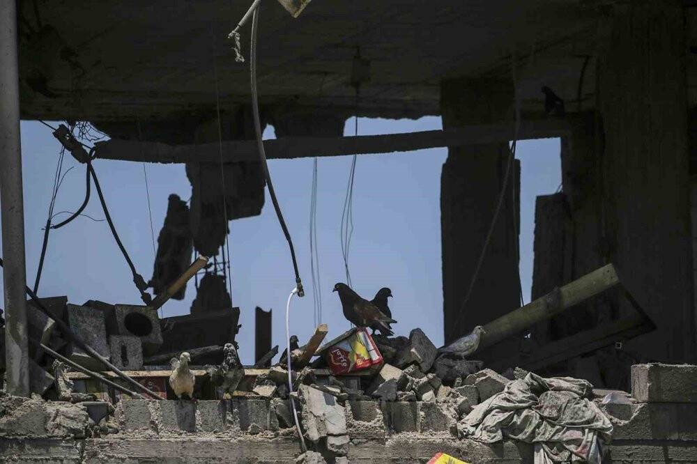 İsrail’in 71 Filistinliyi katlettiği El Mevasi’deki yıkım görüntülendi