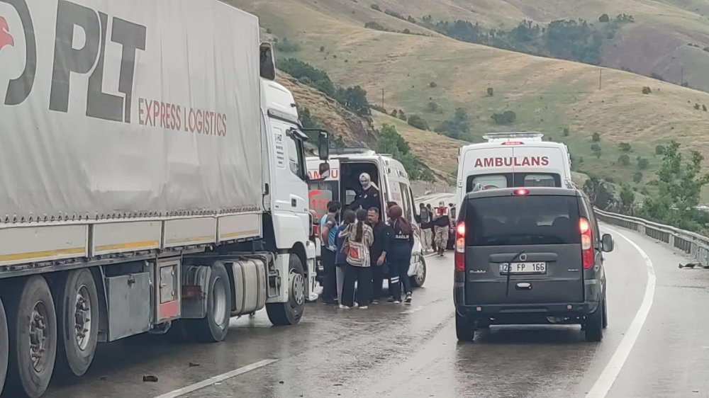 Zincirleme trafik kazası: 10 yaralı