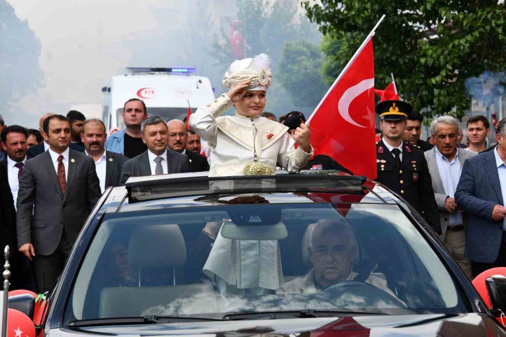 şehir seferber oldu: Şehit emanetine rüya gibi sünnet töreni