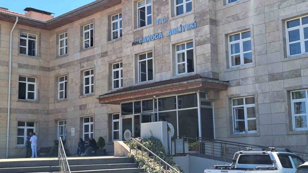 Akçakoca'da haşema giyen kadının havuza alınmamasına ilişkin 2 zanlıya adli kontrol