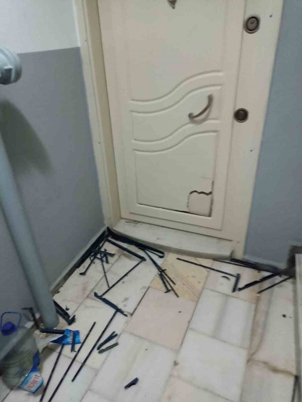 Kapısına dayandığı kiracısına dehşeti yaşattı