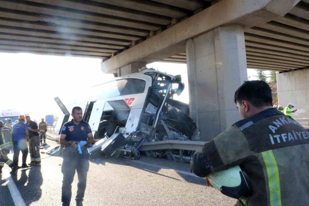 Başkent'te yolcu otobüsü köprü ayağına çarptı: 9 ölü, 26 yaralı