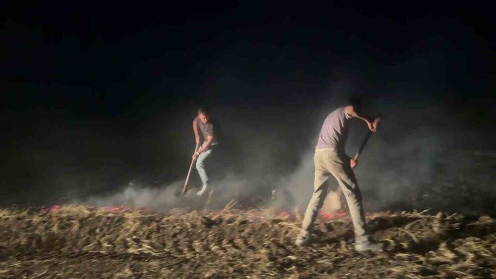 Sivas’ta küreğini alan yangına koştu