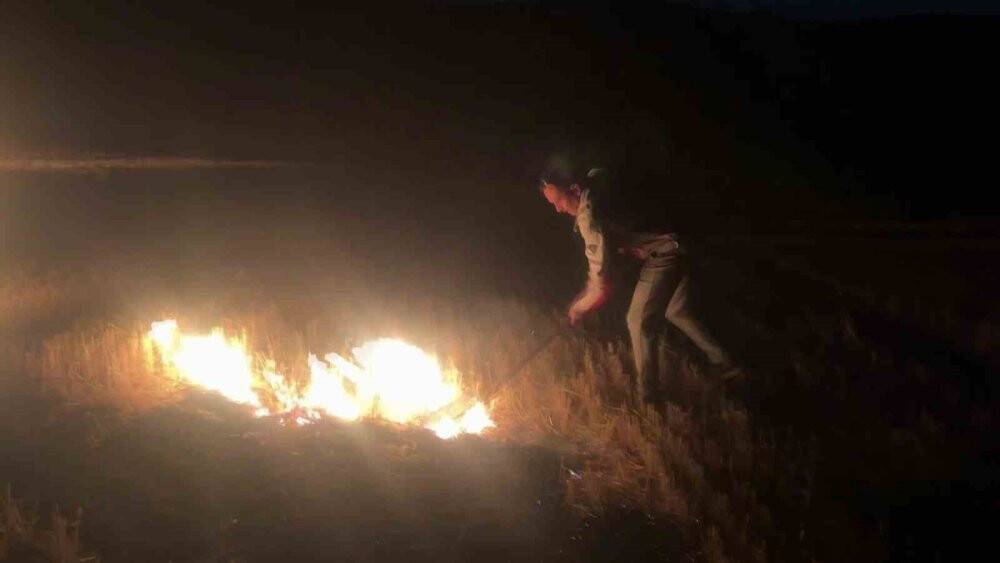 Sivas’ta küreğini alan yangına koştu