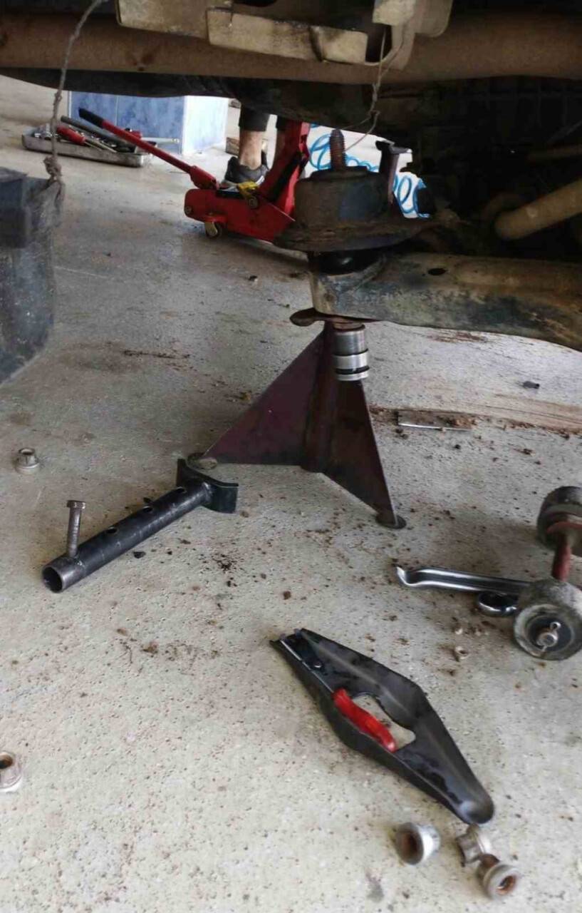 Konya'da tamir ettiği araç üzerine düştü