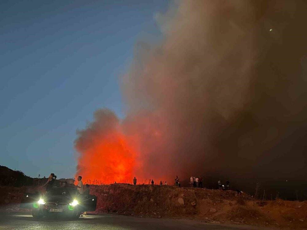İzmir'deki yangında 16 ev yandı