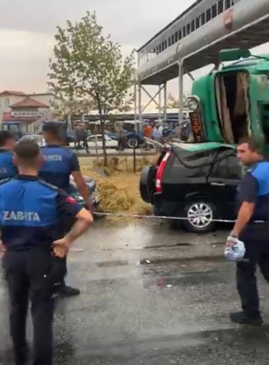 9 araçlı zincirleme kaza: 2 ölü, 12 yaralı