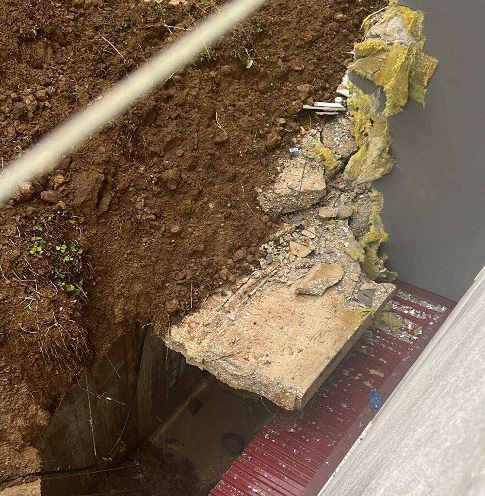 İstinat duvarı çöktü: 48 daireli bina boşaltıldı