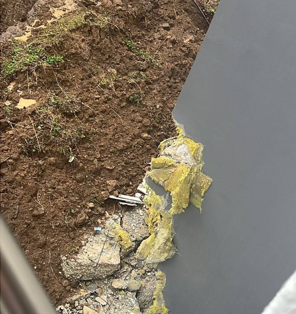 İstinat duvarı çöktü: 48 daireli bina boşaltıldı